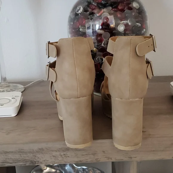 Charlotte Russe Faux suede Sandals NWOB 9/9.5 - Picture 4 of 7